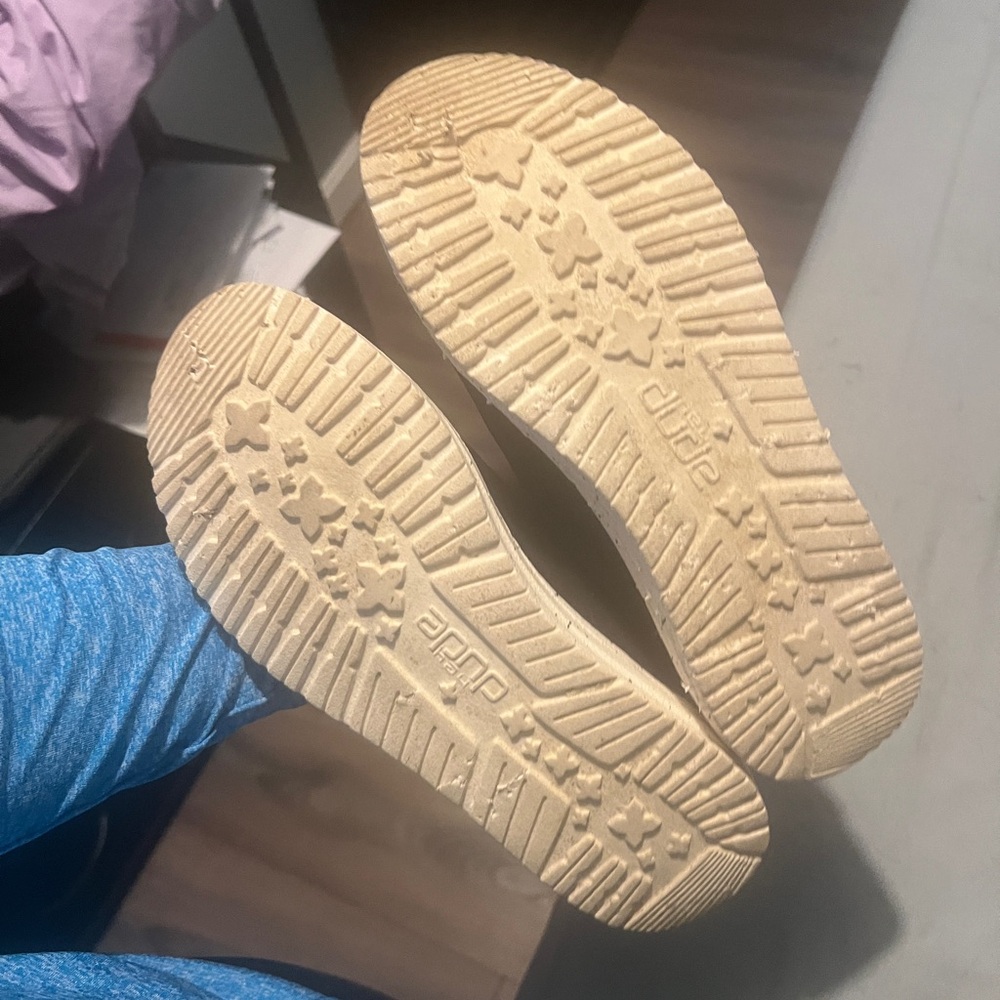 Woman’s heydudes size 7